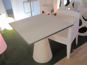 table ikon pédrali blanche location mobilier d'extérieur