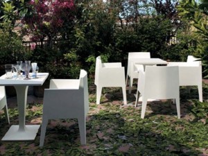 fauteuil toy dryade blanc philippe starck location mobilier d'extérieur